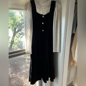 SOLD⛔️Vintage turtleneck lace dress.